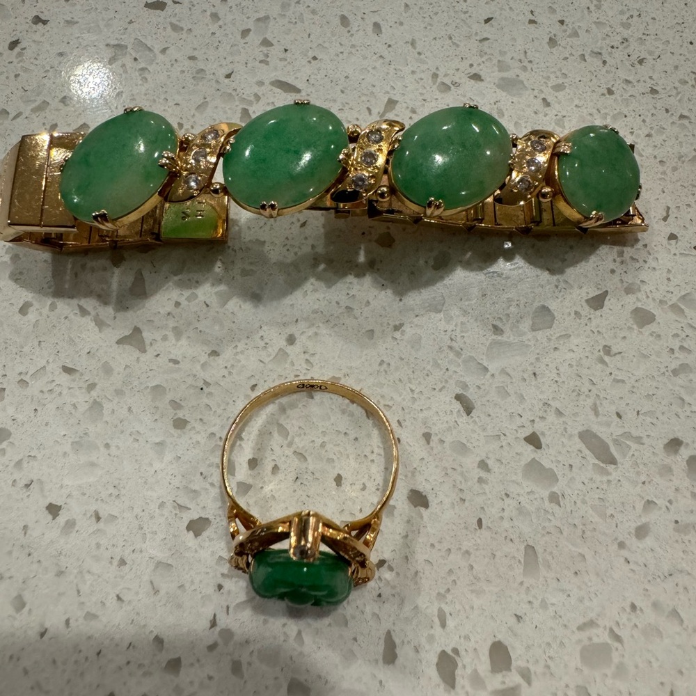 18 kt Gold bracelet with Green Jade